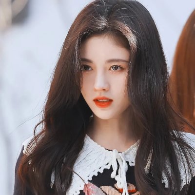 不装了，我姐姐是首富